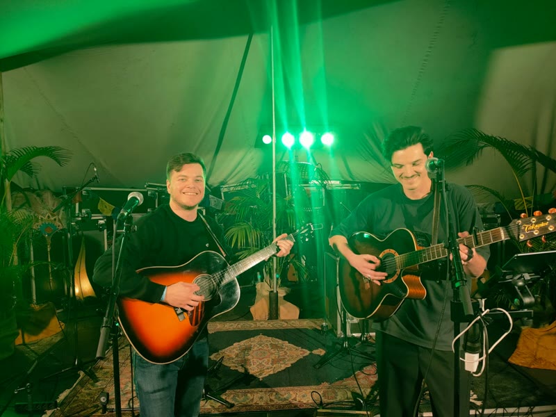 GuitarJoe performing as an acoustic duo at the Belgian Beercraft Festival